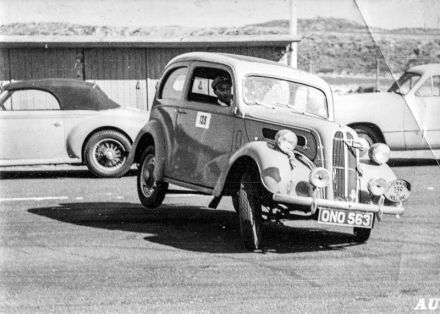Ken Wharton i Joy Cooke – Ford Anglia.